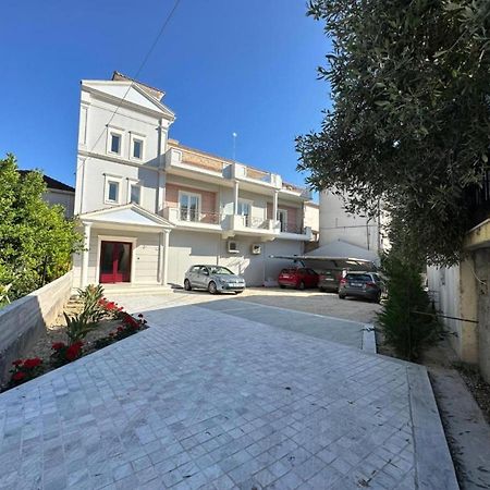Vk Luxury Suites - Private Parking - Adults Only Нідрі Екстер'єр фото