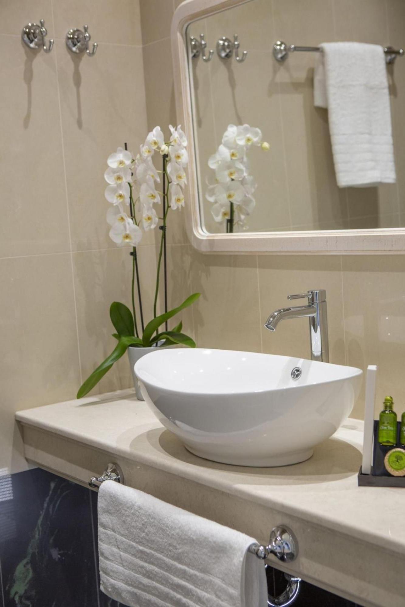 Vk Luxury Suites - Private Parking - Adults Only Нідрі Екстер'єр фото