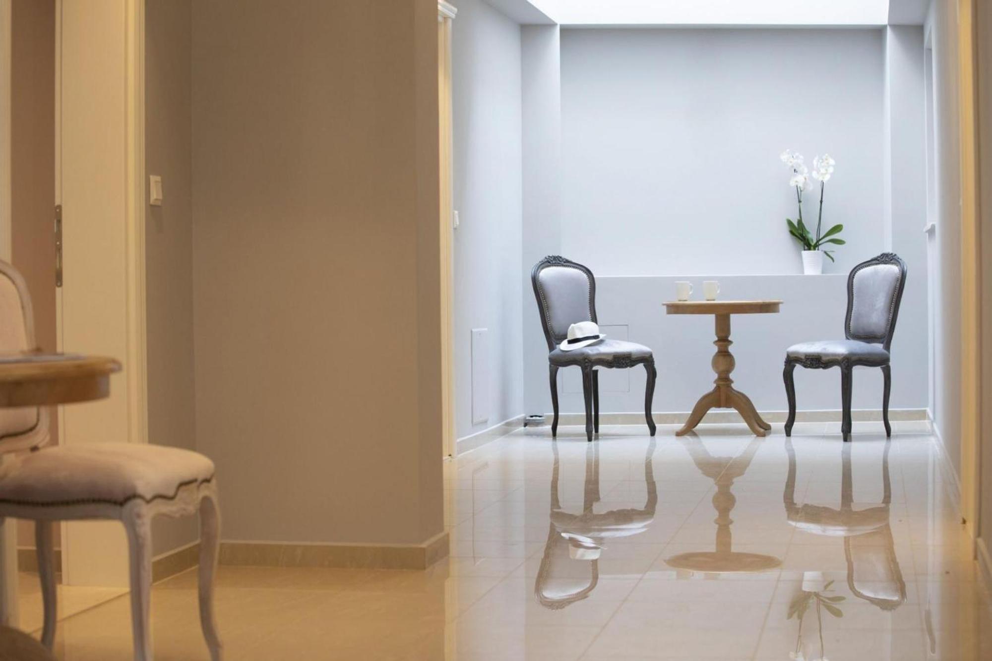 Vk Luxury Suites - Private Parking - Adults Only Нідрі Екстер'єр фото