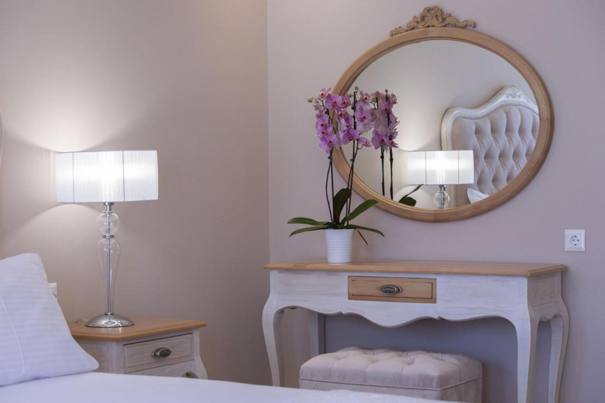 Vk Luxury Suites - Private Parking - Adults Only Нідрі Екстер'єр фото