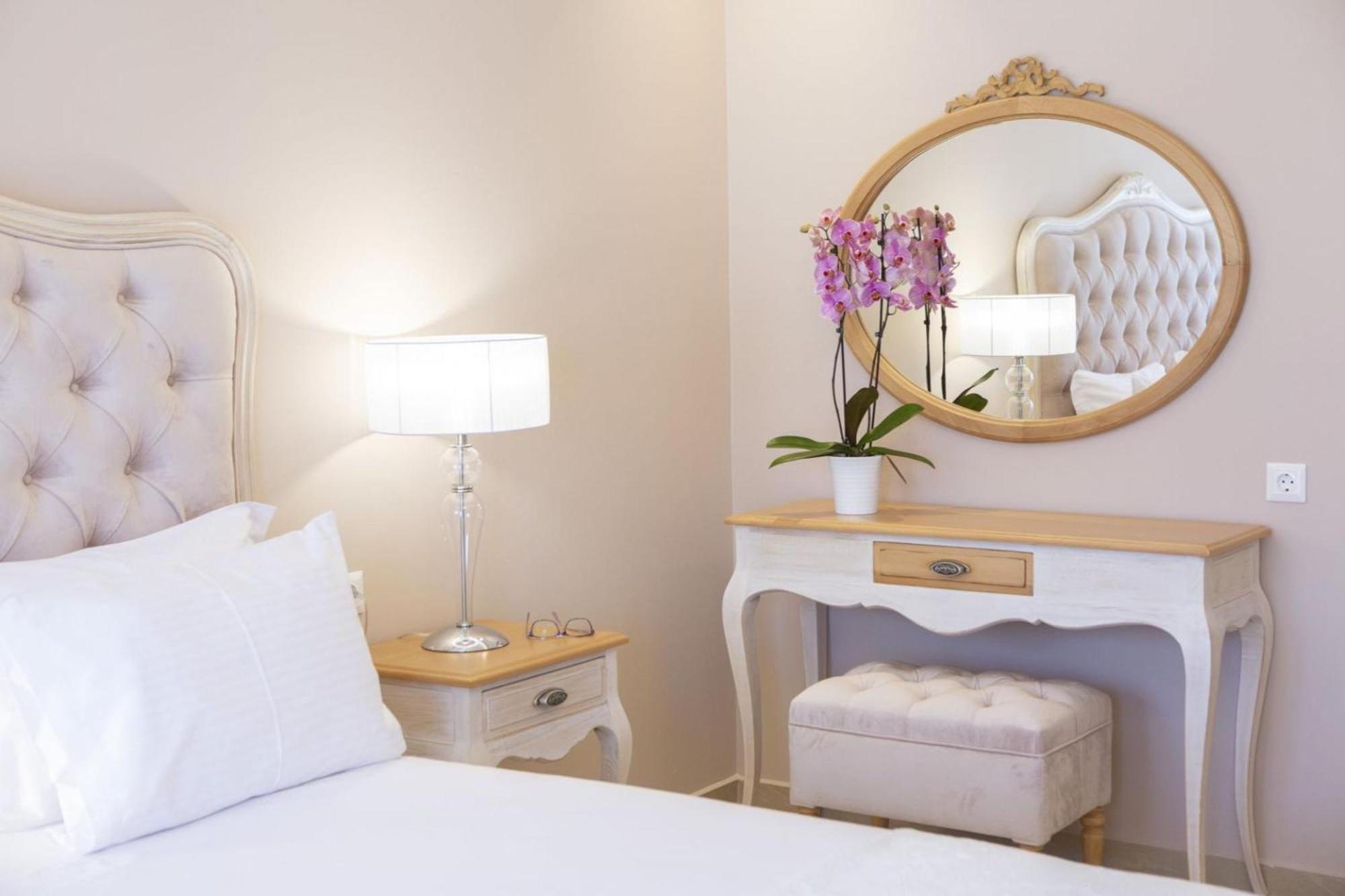 Vk Luxury Suites - Private Parking - Adults Only Нідрі Екстер'єр фото