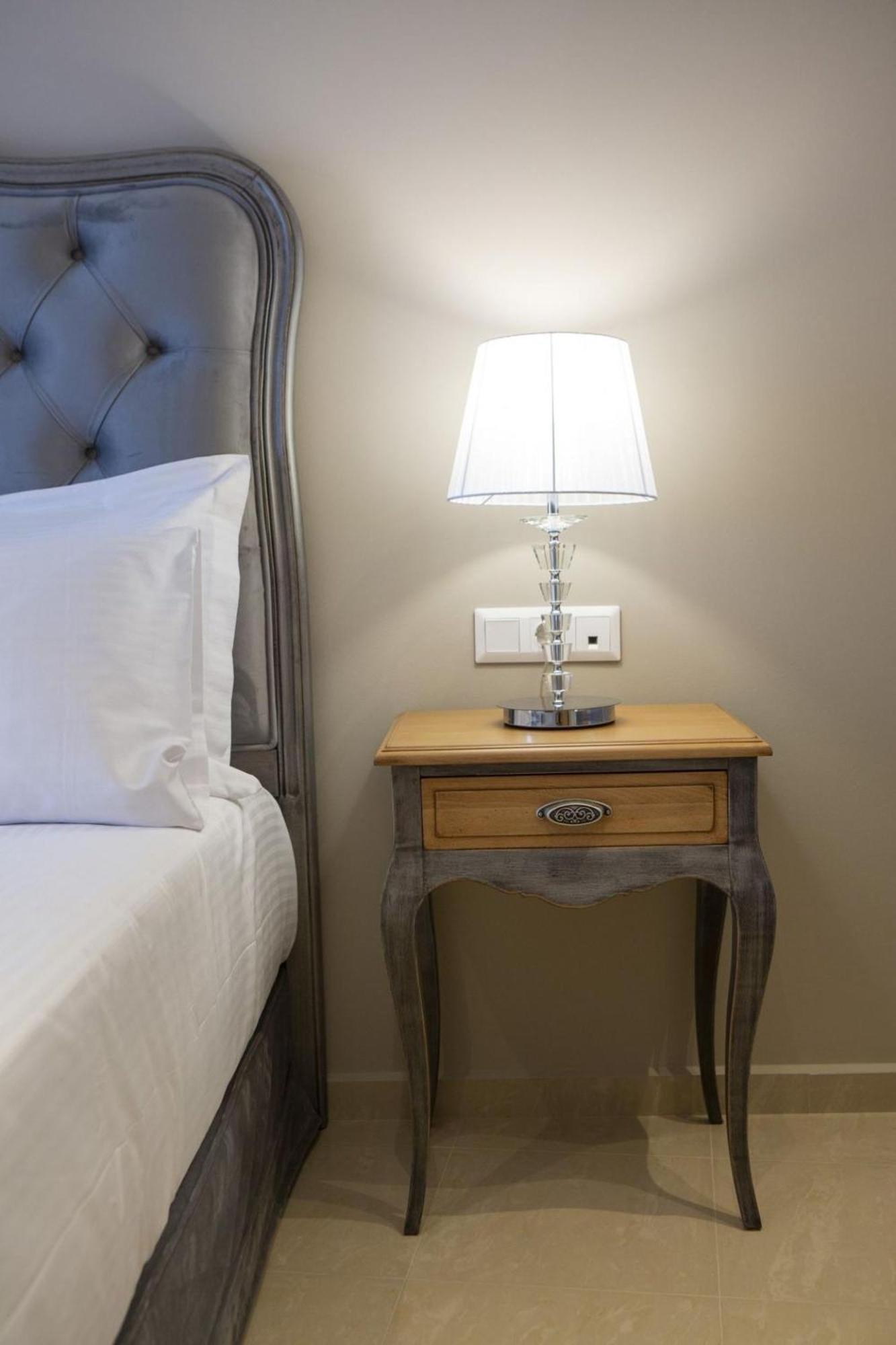 Vk Luxury Suites - Private Parking - Adults Only Нідрі Екстер'єр фото