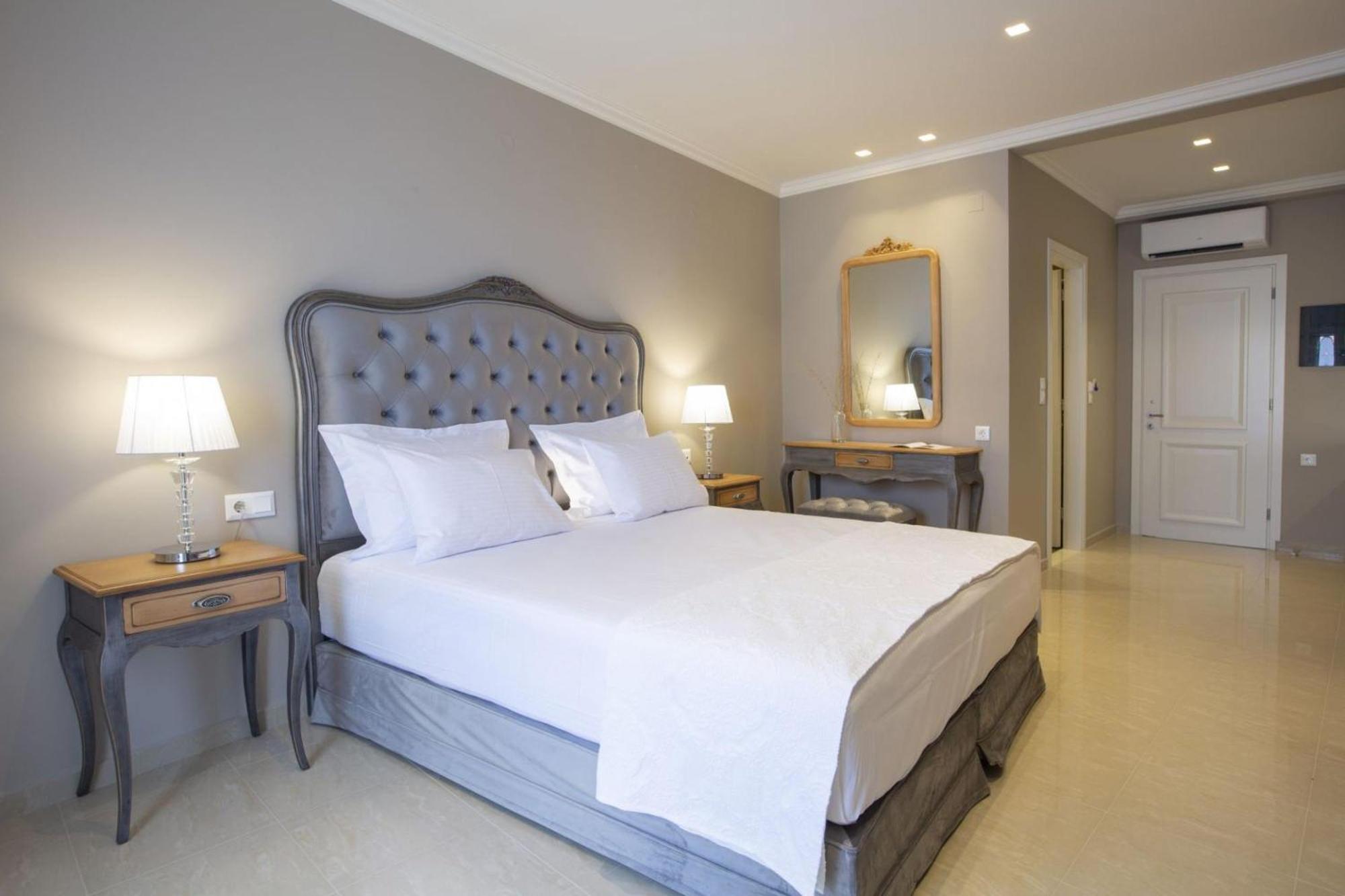 Vk Luxury Suites - Private Parking - Adults Only Нідрі Екстер'єр фото