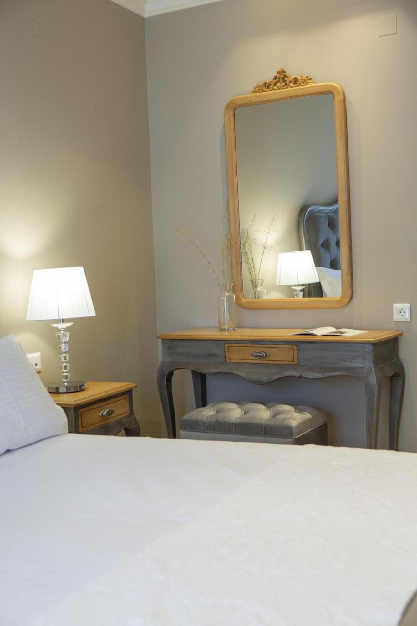 Vk Luxury Suites - Private Parking - Adults Only Нідрі Екстер'єр фото
