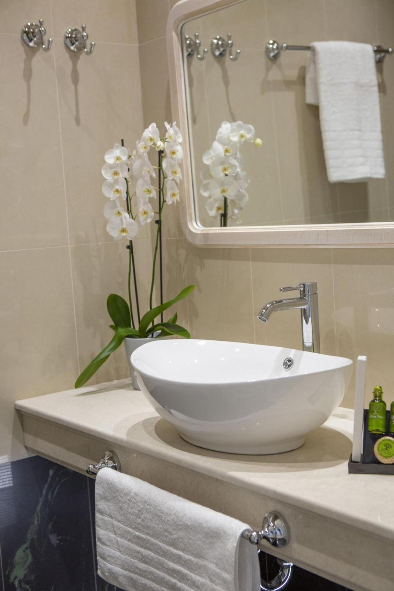 Vk Luxury Suites - Private Parking - Adults Only Нідрі Екстер'єр фото