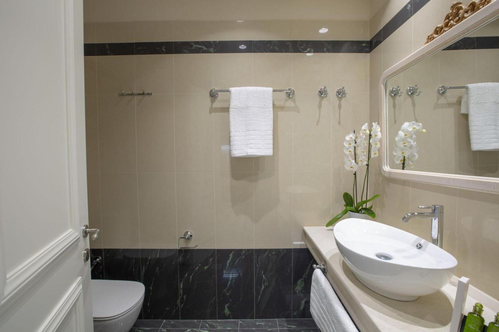 Vk Luxury Suites - Private Parking - Adults Only Нідрі Екстер'єр фото